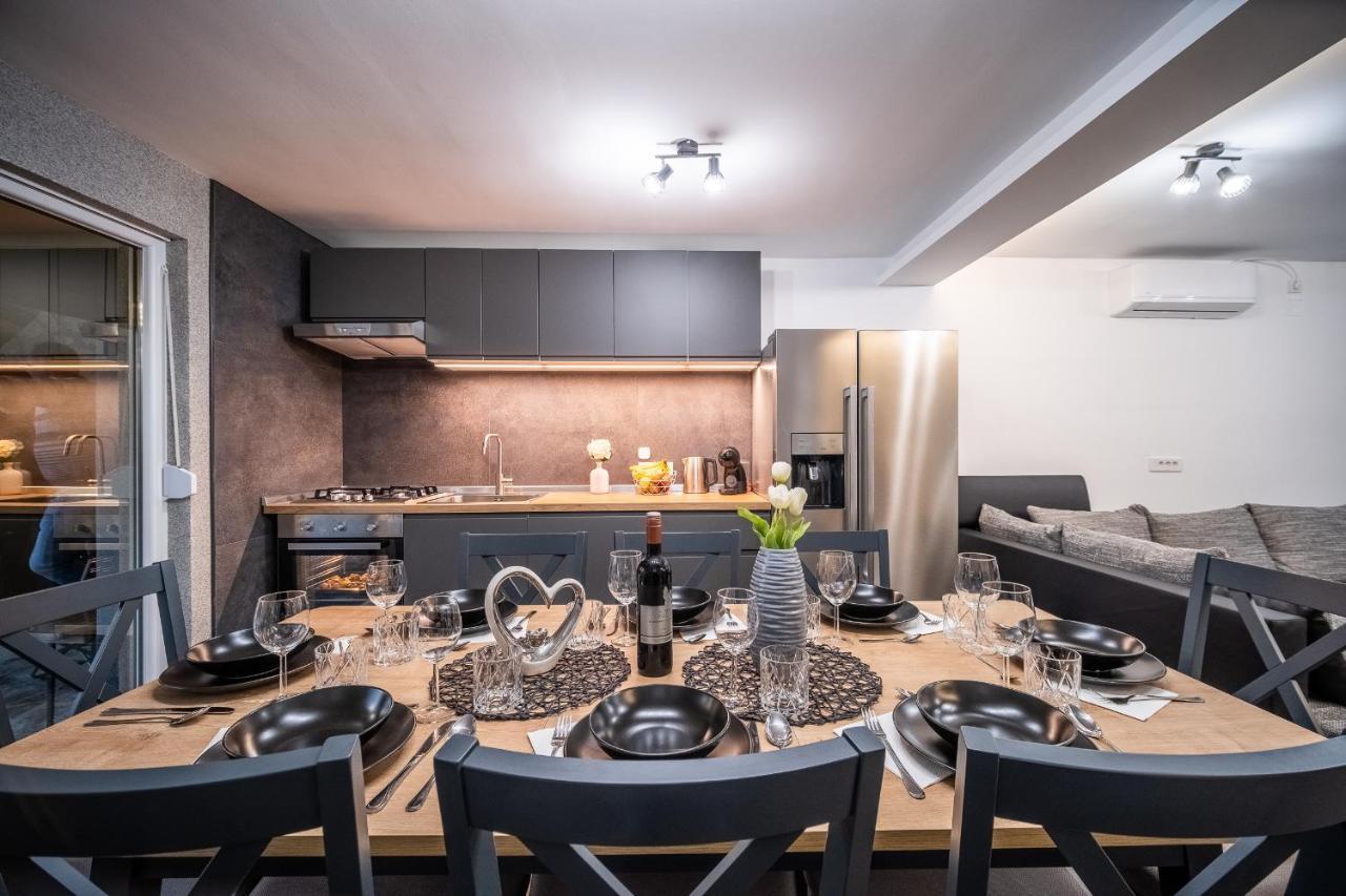 Villa Nesa - Beautiful Guest House At Continental Croatia With Outdoor Swimming Pool, Sauna And 3 Bedrooms Plaski Exterior photo