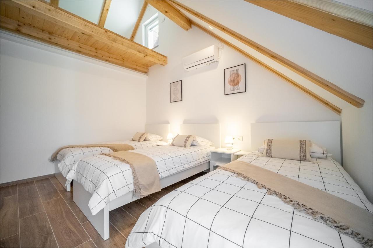Villa Nesa - Beautiful Guest House At Continental Croatia With Outdoor Swimming Pool, Sauna And 3 Bedrooms Plaski Exterior photo