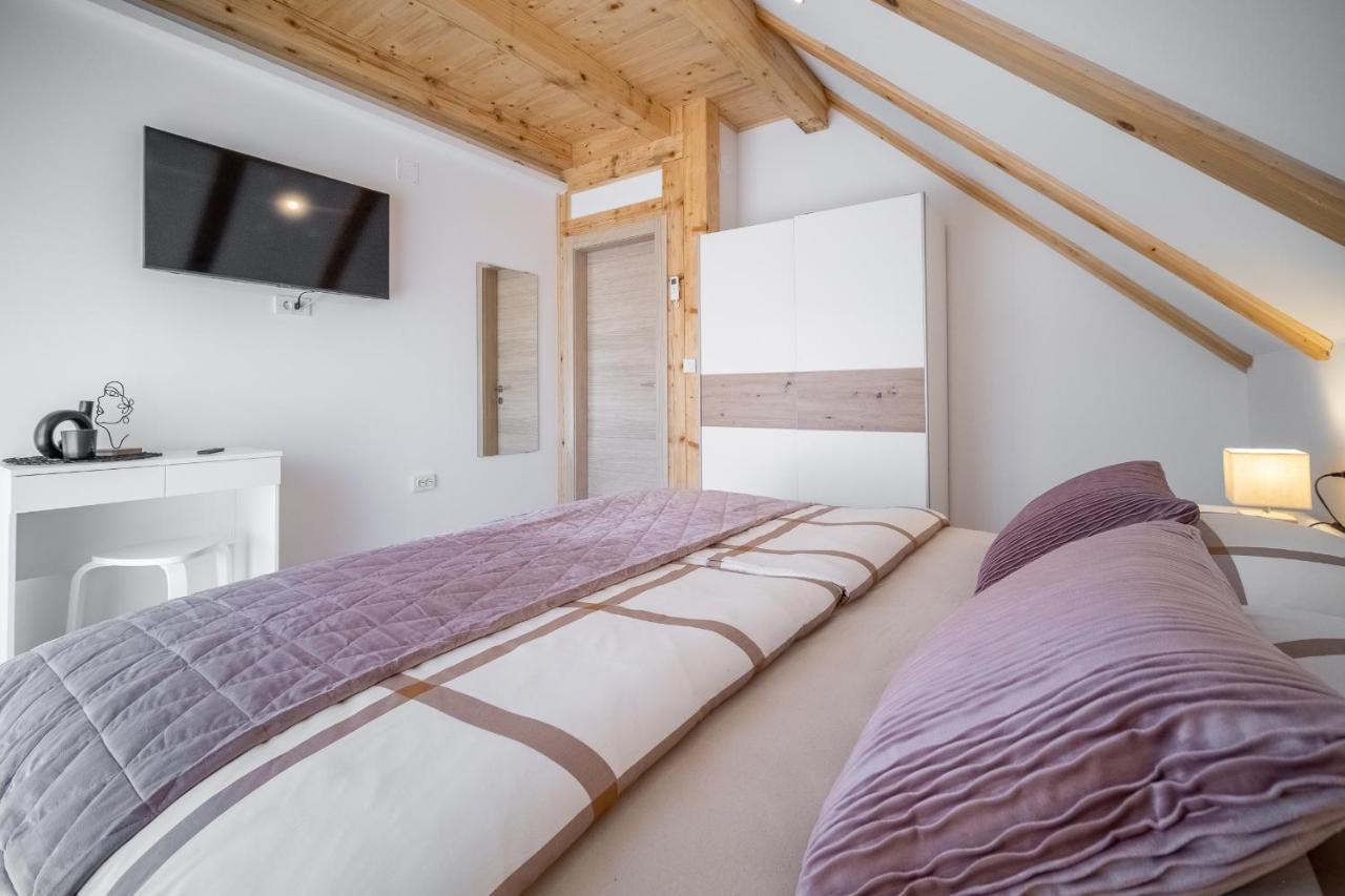 Villa Nesa - Beautiful Guest House At Continental Croatia With Outdoor Swimming Pool, Sauna And 3 Bedrooms Plaski Exterior photo